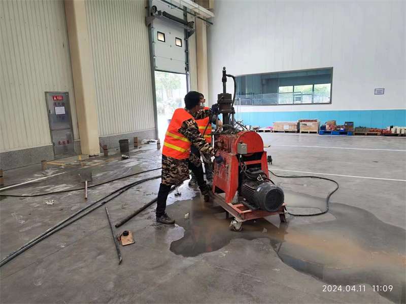 黄潭镇厂房地面下沉塌陷注浆加固施工